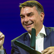 Flávio Bolsonaro pode parar na lista da Interpol? Polícia Federal avalia inclusão do pré-candidato à presidência por conta dos R$ 61 milhões de Vorcaro para filme