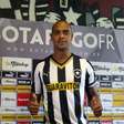 Ex-Botafogo é identificado como uma das vítimas de queda de muro durante ventania no RJ