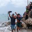 Chegada massiva de imigrantes do Marrocos em Ceuta deixa mortos; europeus buscam conter crise