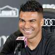 Casemiro exalta Messi como "Deus do futebol" e faz desabafo sobre a Copa