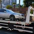 Mercedes-Benz com mais de 500 multas é apreendida pela fiscalização em Caxias do Sul