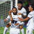 Juninho, ex-Flamengo, anota primeiro hat-trick da carreira em goleada do Pumas