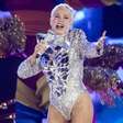 Xuxa entra chorando em show em SP e agradece 'do fundo da virilha' pela presença dos fãs