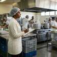 O trabalho do nutricionista em UAN começa antes de a comida chegar à cozinha
