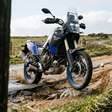 Por que a Yamaha Ténéré 700 usa rodas de 21 e 18 polegadas, suspensão de 210 mm e motor de 68,9 cv para atravessar diferentes terrenos