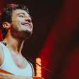 Tiago Iorc celebra 10 anos de 'Troco Likes' e estreia turnê em São Paulo
