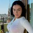 Charli XCX faz história com dois álbuns nº 1 no mesmo ano