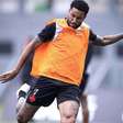 Boa atuação de Jair faz volante voltar a ganhar espaço na equipe do Vasco