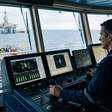 Operador de posicionamento dinâmico mantém navios offshore parados no mar sem lançar uma única âncora