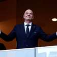 Uefa estuda torneio mundial de seleções sem a Fifa, diz jornal