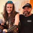 Banda de heavy metal realiza show em hospital como último desejo de fã