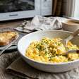 Ovos mexidos no micro-ondas: receita rápida, cremosa e saudável para o café da manhã