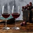 Simpatias com vinho para fortalecer o amor e renovar o relacionamento
