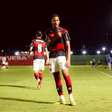 Flamengo negocia saída de dupla do sub-20