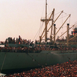 Em 1991, a Itália viu que um velho cargueiro estava se aproximando; quando atracou, milhares de pessoas estavam a bordo