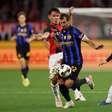 Milan e Inter de Milão empatam no primeiro dérbi da temporada