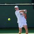 João Fonseca faz boa estreia, supera Tsitsipas e avança no ATP de Montreal
