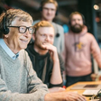 Ao trabalhar na startup da filha enquanto aposentado, Bill Gates mostrou a outros PDGs a importância de estar na linha de frente