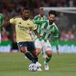 Arsenal sofre, leva três do Betis e é derrotado em amistoso de pré-temporada