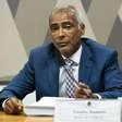 Romário alega risco à sobrevivência após penhora de salário