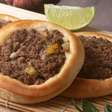 Receita fácil de esfiha aberta de carne com massa fofinha