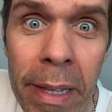 Perez Hilton faz live com automutilação, fãs chamam polícia e blogueiro é hospitalizado