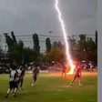 Raio atinge estádio na Tailândia, mata um jogador e deixa outros 12 feridos
