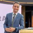 Apresentador da Globo revela rotina extrema: dorme às 17h, acorda à 0h, reunião às 2h e muito café