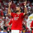 Benfica goleia Hearts e fica perto do play-off da Liga Europa