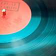 Suno permitirá transformar músicas de IA em discos de vinil