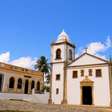 Fiéis por mais tempo: igreja mais antiga do Brasil tem nova luz