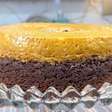 Bolo de chocolate com recheio cremoso de doce de leite, super fofinho, molhadinho e delicioso