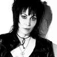 Joan Jett passa por cirurgia e suspende apresentações