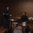 Weezer lança clipe de "C.E.O." com Tony Hawk, diretor de "Obsessão" e vários atores