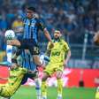 Wallace chega sem badalação e pede passagem na zaga do Grêmio