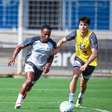 Nem chegou direito e pode sair: Grêmio avalia liberar volante ao Racing