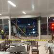 Ônibus sai da pista, invade restaurante e mata mulher em Santa Catarina