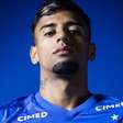 Lucho promete dedicação e sonha em fazer história no Cruzeiro