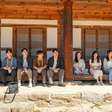 Diante da grave crise de natalidade na Coreia do Sul, um antigo templo budista decide organizar encontros às cegas para jovens com a missão patriótica de salvar o país