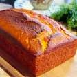 Bolo de fubá que desmancha na boca de tão macio, perfeito para acompanhar um café no Dia dos Pais