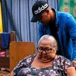 Dona Maria Santana enfrenta risco de desabamento e pede ajuda para reconstruir sua casa