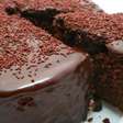 Receita fácil de mud cake: o irresistível bolo de chocolate molhadinho