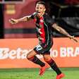 Vitória goleia o Athletico e carimba vaga nas quartas da Copa do Brasil