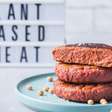 Cientistas criam proteína de carne com alface e tabaco; conheça a alternativa sustentável