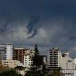 Aulas suspensas no RJ, tornado no RS: Sexta tem alerta de tempestades e ventos fortes em vários estados