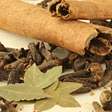 Aprenda a perfumar a casa com folhas de louro, canela e cravo-da-índia