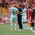 Filipe Luís comemora aniversário com virada do Monaco sobre o Liverpool