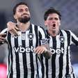 Alex Telles celebra renovação e gol de falta em Botafogo x Fluminense