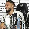 A declaração de Alex Telles após renovar com o Botafogo