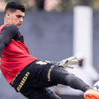 Gabriel Brazão irrita torcedores do Santos após lance